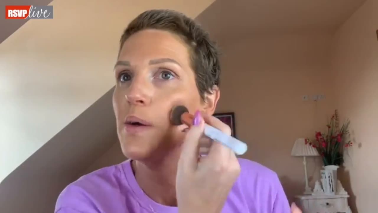 Beauty blogger shares how to clean makeup brushes in seconds with household item
